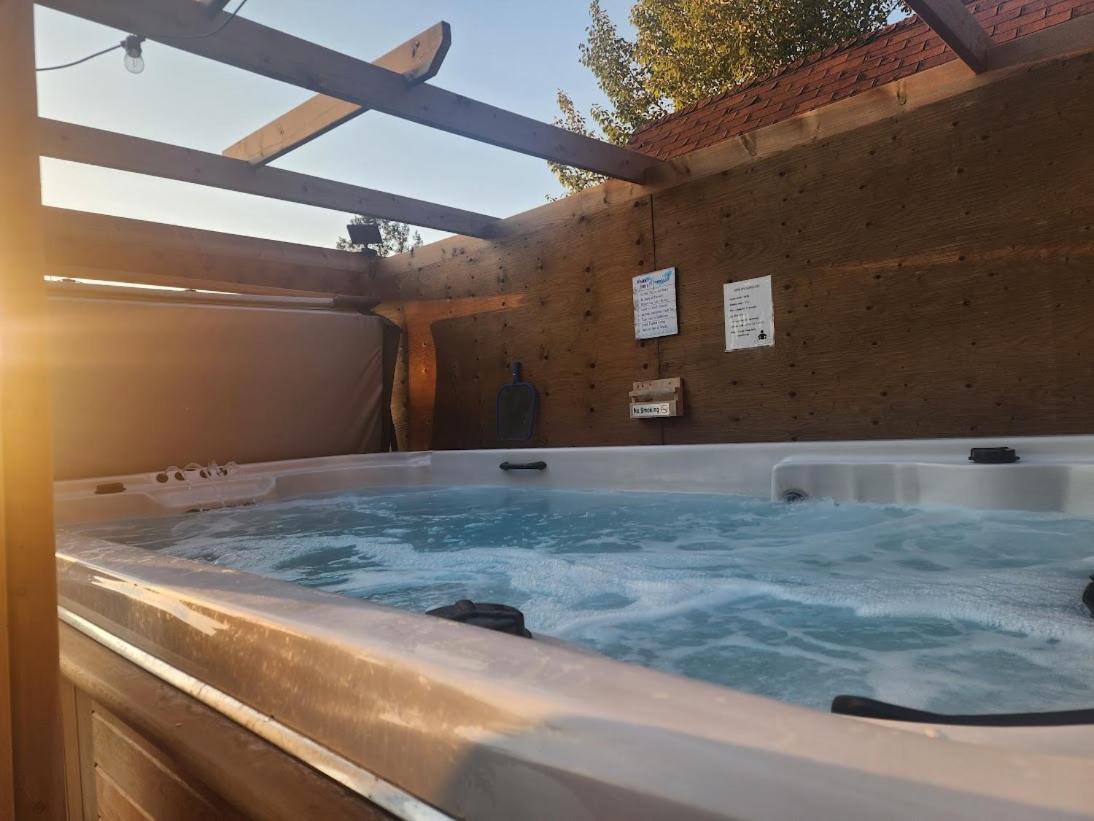 רדיום הוט ספרינגס Motel Tyrol מראה חיצוני תמונה